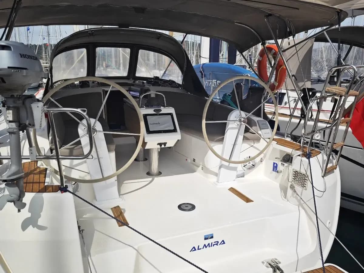 Bavaria Cruiser 37 (2015)
